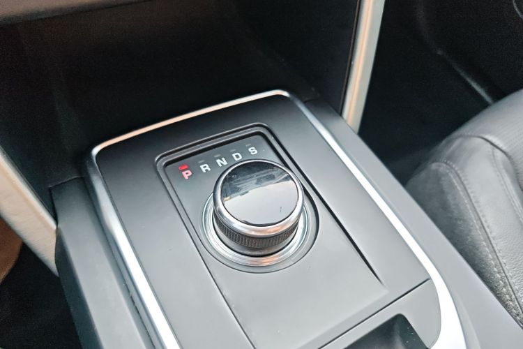 路虎 发现神行 2017款 2.0T SE局部细节18