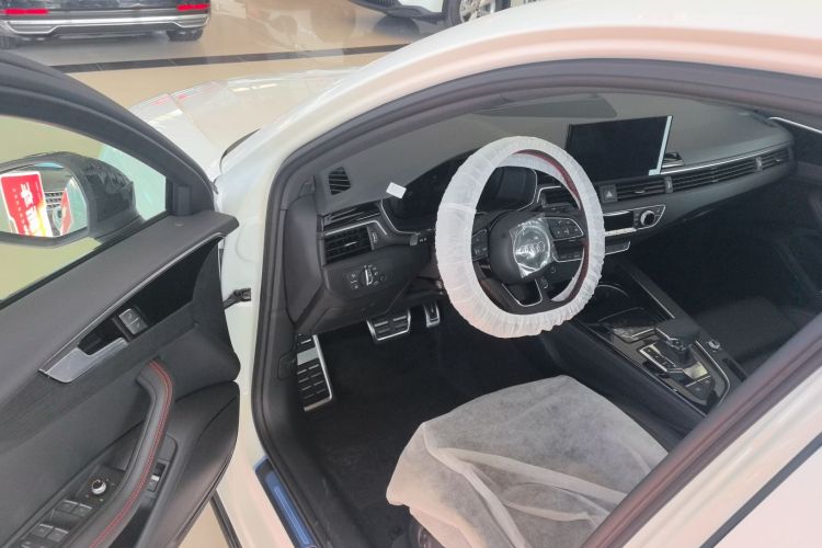 奥迪A4L 2025款 200万辆悦享版 40 TFSI 豪华动感型中控内饰7002