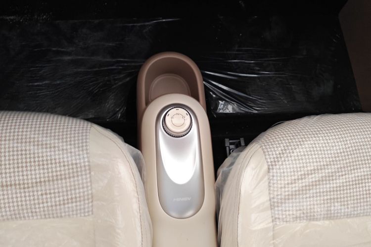 五菱汽车 宏光MINIEV 2025款 四门版 进阶款中控内饰7007