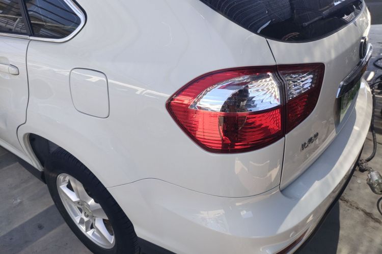 比亚迪S6 2014款 2.0L 手动豪华型 5座车身外观6011