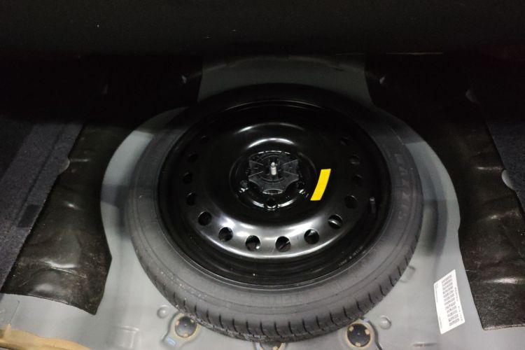 别克 君越 2013款 2.4L SIDI领先舒适型局部细节9005