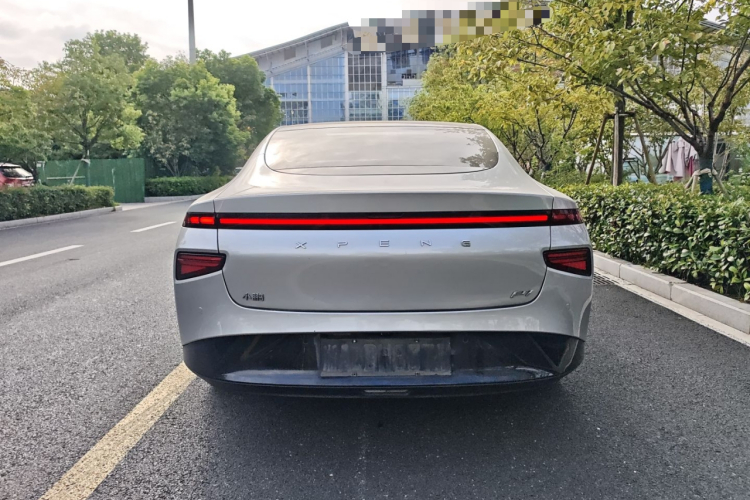 小鹏P7 2022款 670N+车身外观6004