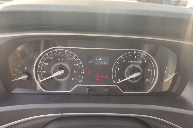 上汽大通MAXUS 新途V80 2024款 傲运通超值版 6MT 短轴超低顶127Ps 5/6座中控内饰15