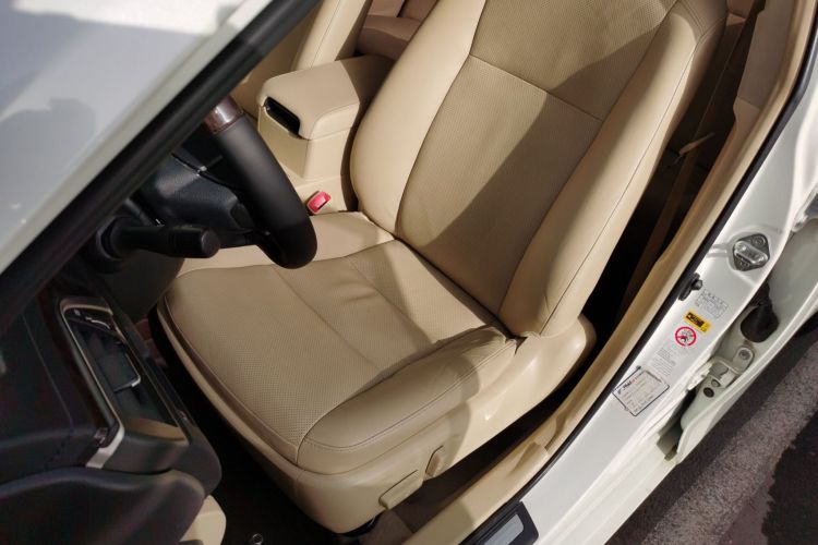 丰田 凯美瑞 2015款 2.0G 领先版局部细节19