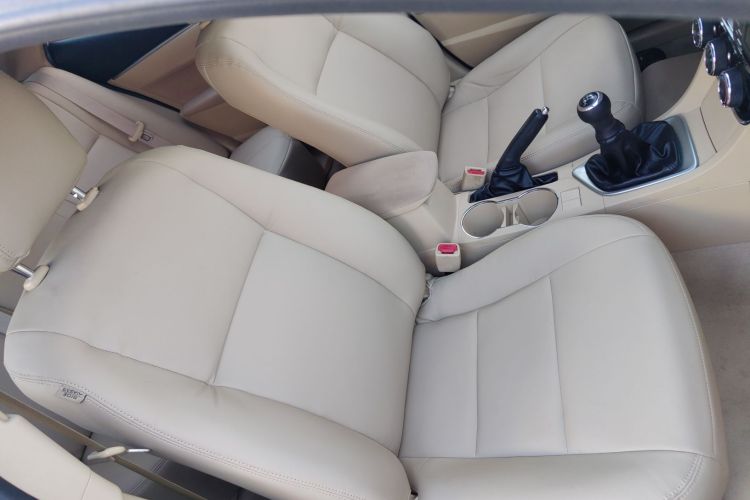 丰田 卡罗拉 2014款 1.6L 手动GL局部细节41