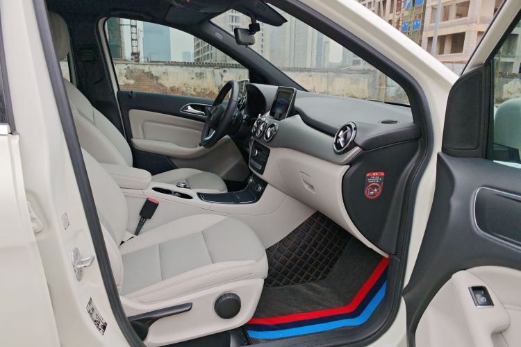奔驰B级 2015款 B 200 动感型中控内饰7008