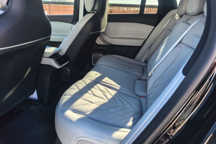 蔚来ES6 2025款 75kWh中控内饰7003