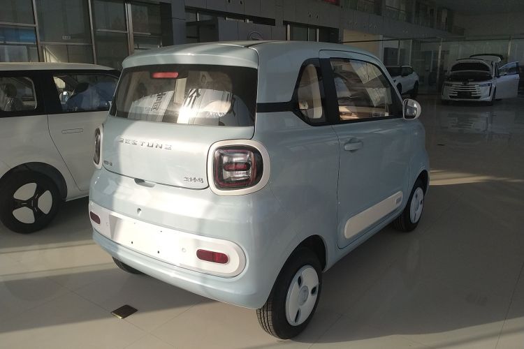 奔腾小马 2026款 222km 炫彩马车身外观6003