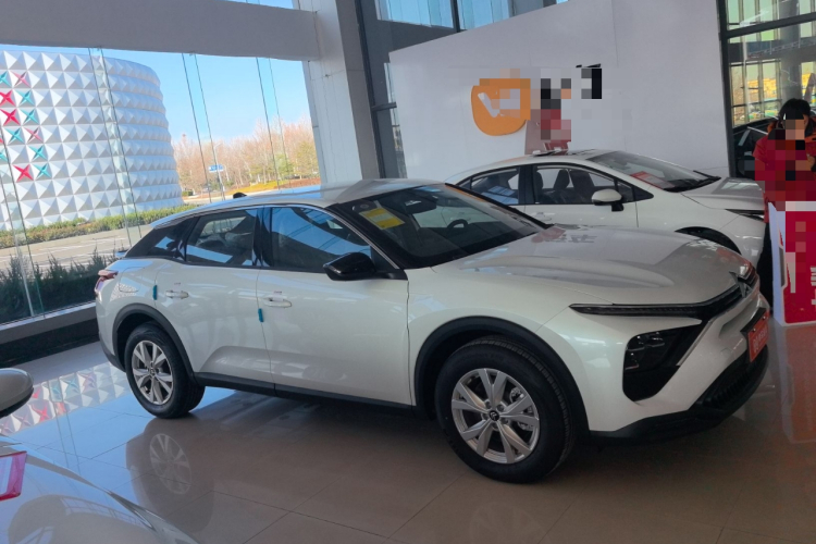 雪铁龙 凡尔赛C5 X 2025款 1.6T 海外版车身外观6002