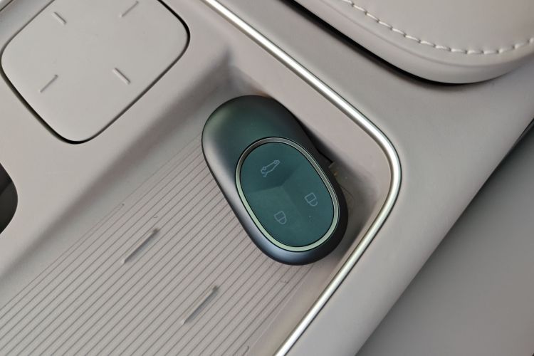 蔚来ES8 2023款 75kWh中控内饰7002