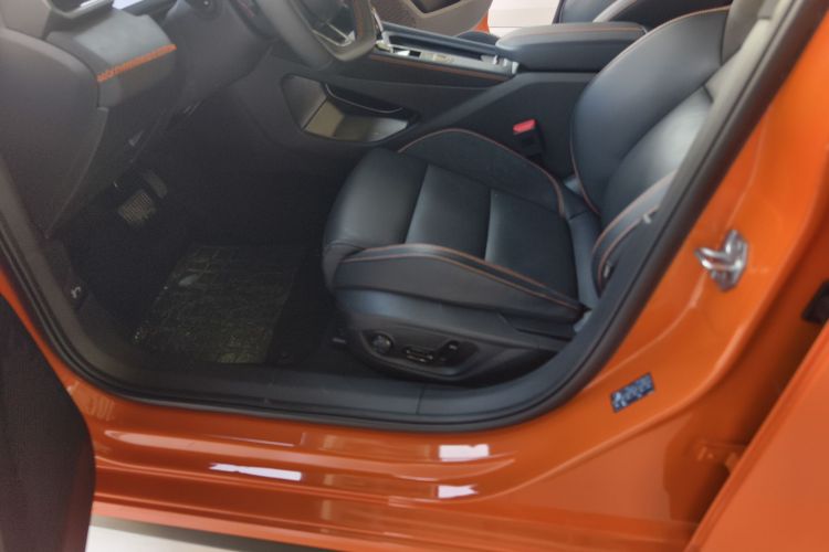 领克03 2025款 2.0TD DCT冠军版Pro局部细节19