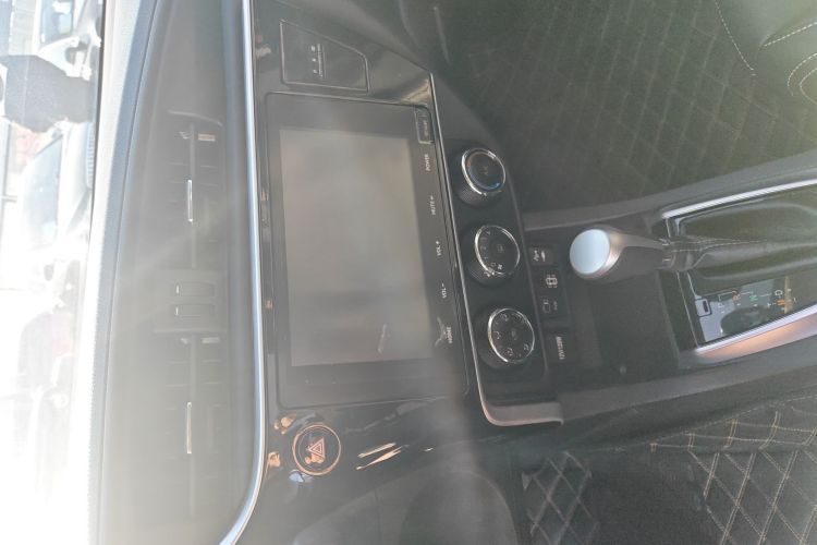 丰田 雷凌 2017款 改款 185T CVT精英版 国VI中控内饰7003