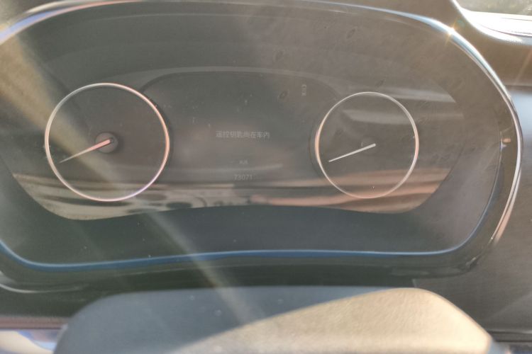 别克GL8 2023款 陆上公务舱 舒适型中控内饰15