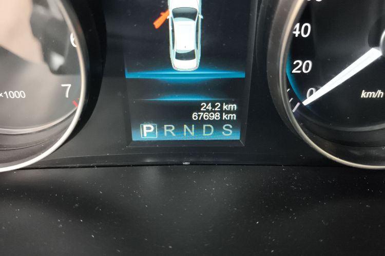 红旗H7 2021款 1.8T 公务版中控内饰15