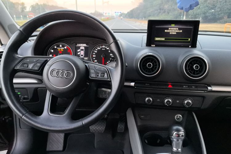 奥迪A3 2018款 30周年年型 Limousine 35 TFSI 进取型局部细节16