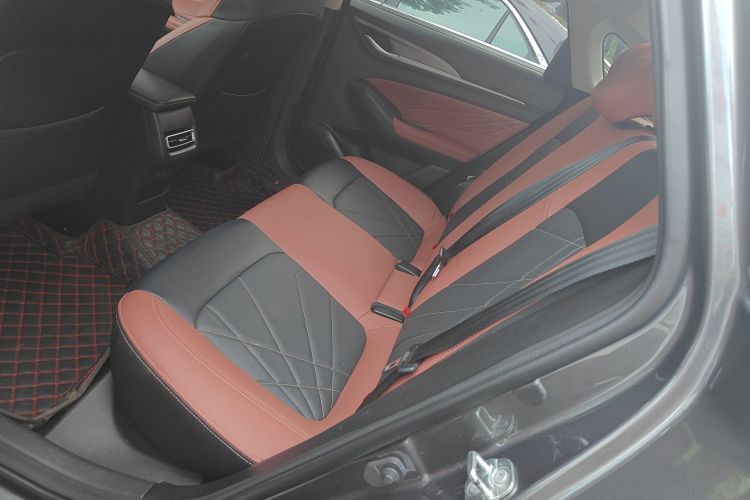 长安 逸动 2022款 PLUS 蓝鲸NE 1.4T GDI DCT尊贵版中控内饰7001