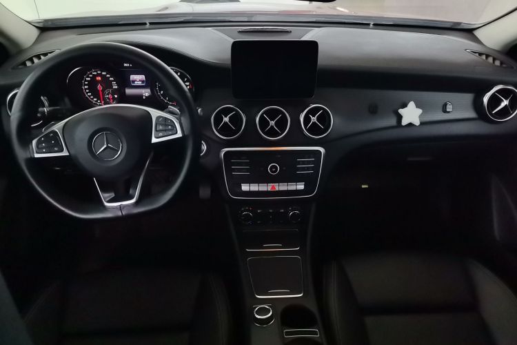 奔驰GLA 2019款 GLA 200 时尚型中控内饰7003