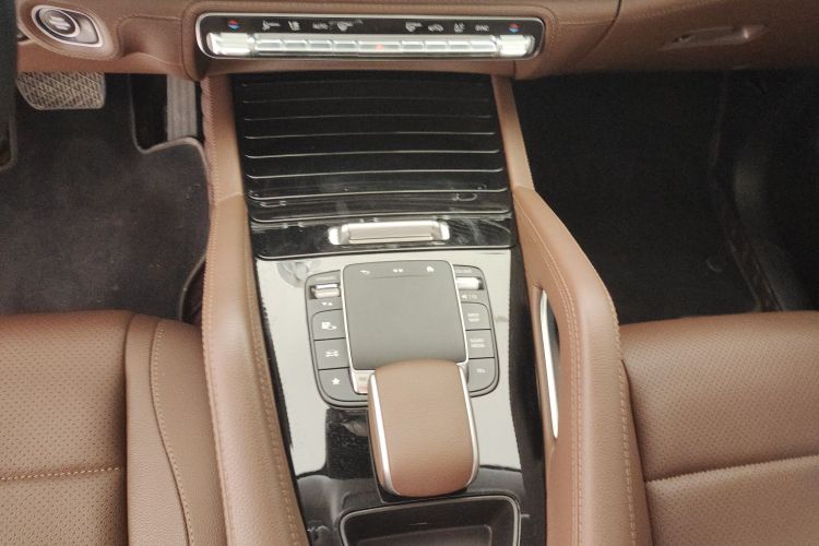 奔驰GLE 2024款 GLE 350 4MATIC 动感型局部细节9002