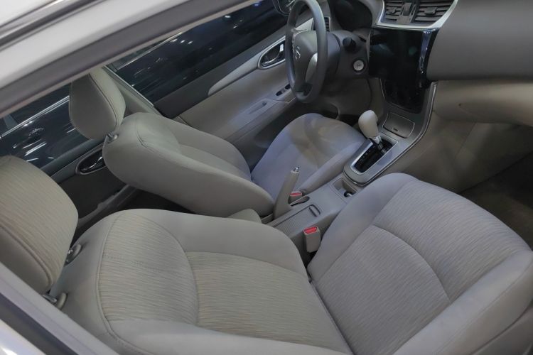 日产 轩逸 2012款 1.8XE CVT舒适版局部细节19