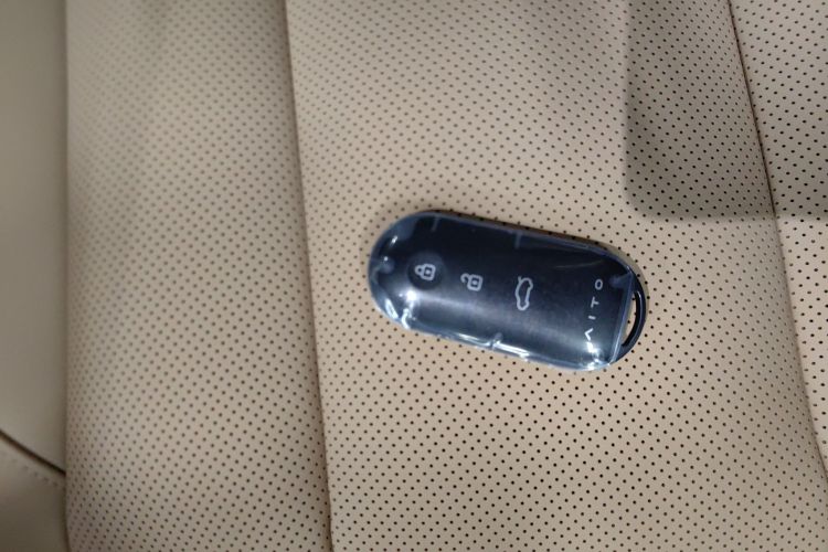 鸿蒙智行 问界M7 2024款 1.5T 智驾后驱Pro版 5座中控内饰7004