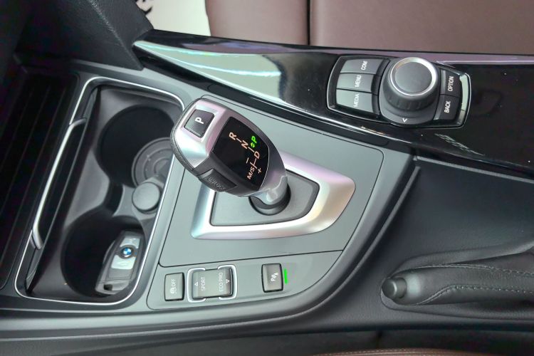 宝马3系 2018款 320Li xDrive 时尚型局部细节9007