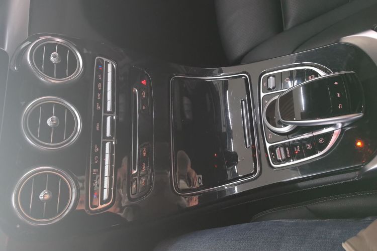 奔驰GLC 2019款 GLC 260 L 4MATIC 动感型中控内饰7004