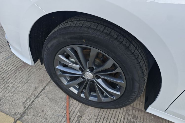 名爵 MG5 2025款 180DVVT 全球豪华版车身外观6008