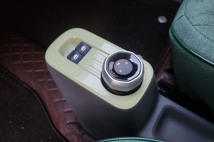 吉利银河 2024款 熊猫mini 200km 耐力熊中控内饰7001