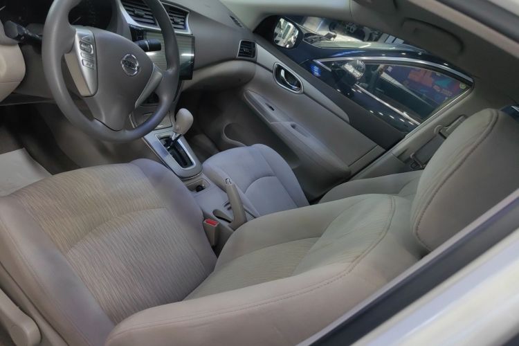 日产 轩逸 2012款 1.8XE CVT舒适版局部细节41