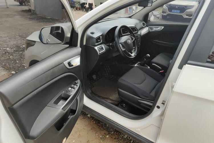 一汽 骏派D60 2015款 1.5L 手动标准型中控内饰7002