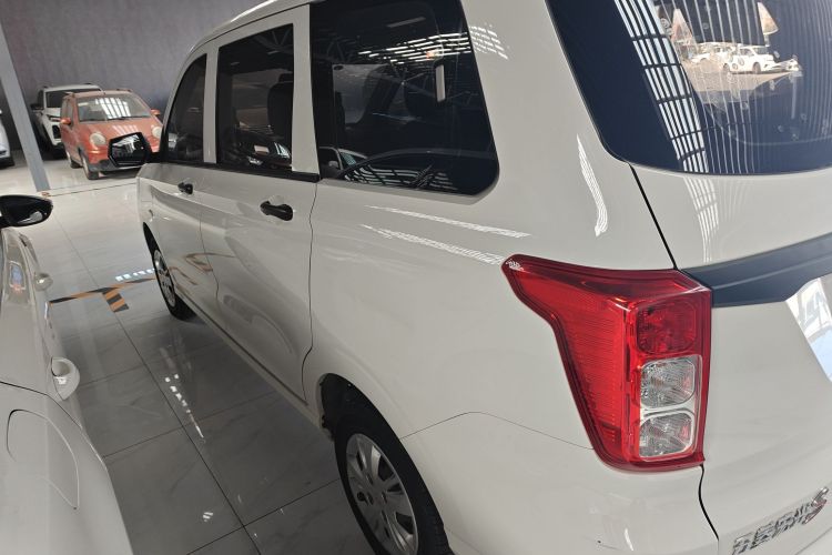 五菱汽车 五菱宏光 2019款 1.5L S基本型国VI LAR车身外观6005