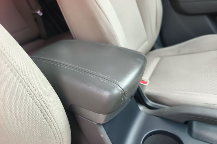 北京现代ix35 2013款 2.0L 自动两驱舒适型GL 国IV中控内饰7007