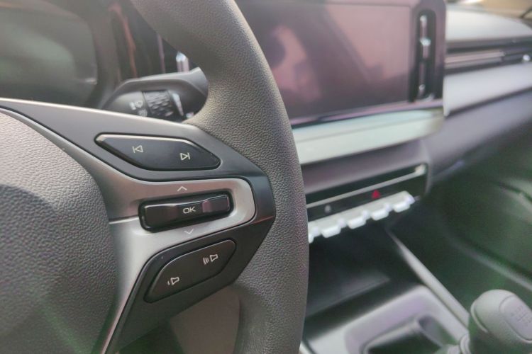 宝骏RC-5 2020款 1.5L 手动智耀豪华型中控内饰7005