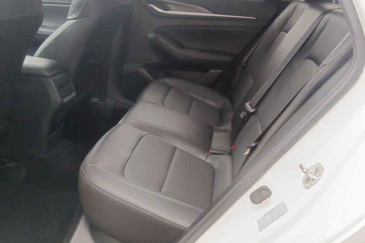 长安 逸动 2022款 PLUS 1.6L GDI CVT精英型中控内饰7001