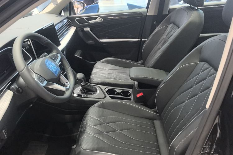 大众 途观L新能源 2023款 430PHEV 插电混动尊贵版中控内饰7004