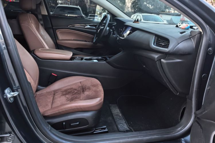 别克 君威 2020款 552T 豪华型中控内饰7010