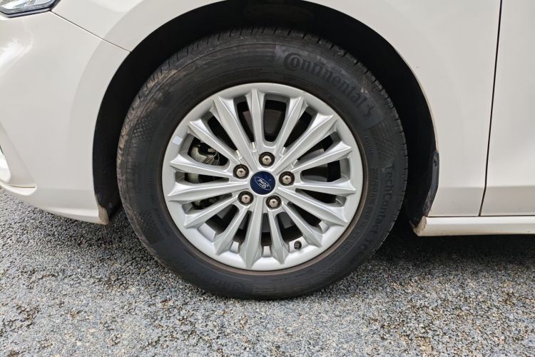 福特 福克斯 2020款 三厢 EcoBoost 180 自动锋潮型车身外观6008