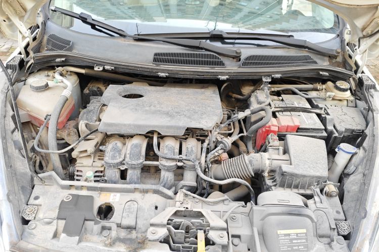 福特 嘉年华 2013款 三厢 1.5L 自动品尚型局部细节9010