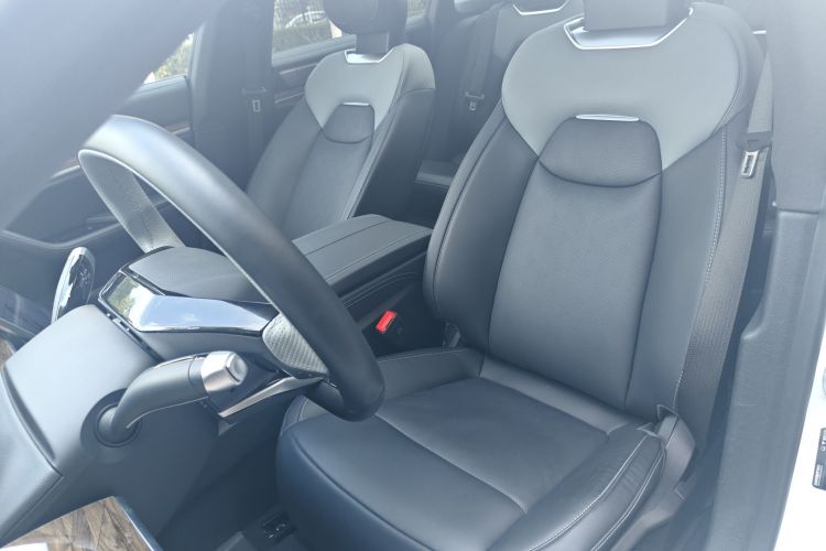 哪吒汽车 哪吒S 2022款 增程版 1160km 后驱中版局部细节19