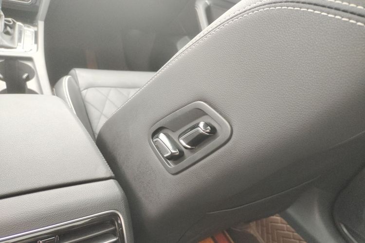 大众 迈腾GTE插电混动 2020款 GTE 豪华型局部细节9005