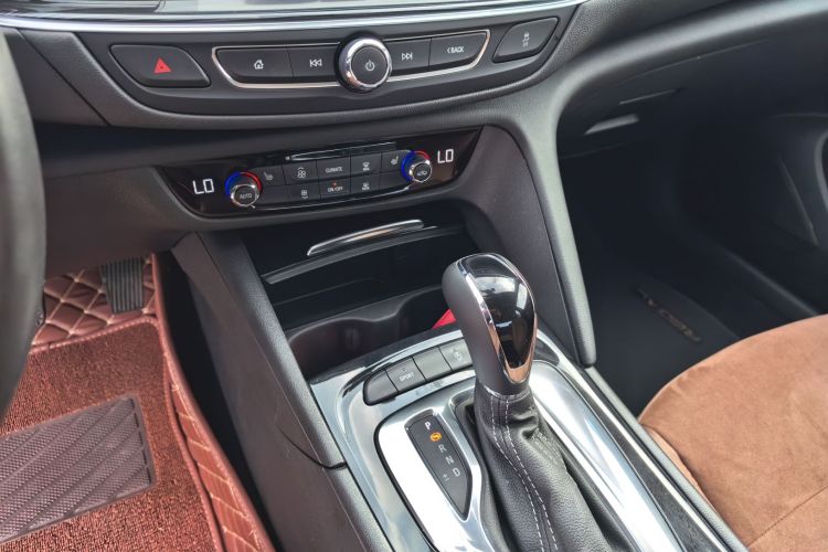 别克 君威 2019款 20T 精英型 国VI中控内饰7006