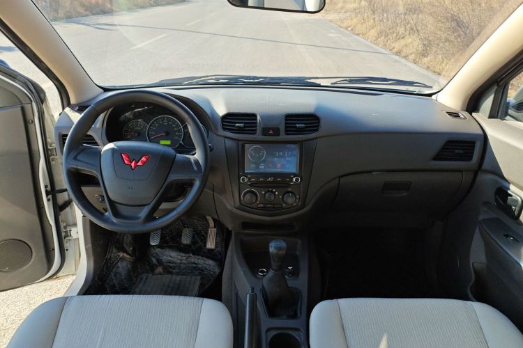 五菱汽车 五菱宏光 2020款 1.2L S基本型国VI LSI中控内饰7001