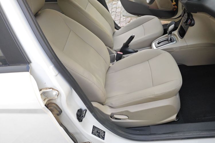 福特 嘉年华 2013款 三厢 1.5L 自动品尚型中控内饰7005