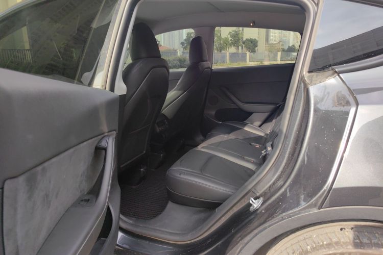 特斯拉 Model Y 2024款 长续航全轮驱动版中控内饰7004