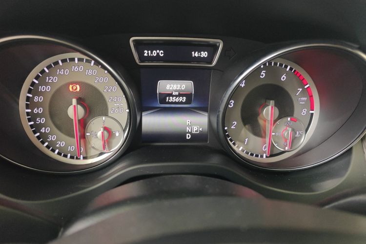 奔驰GLA 2015款 GLA 200 时尚型中控内饰15