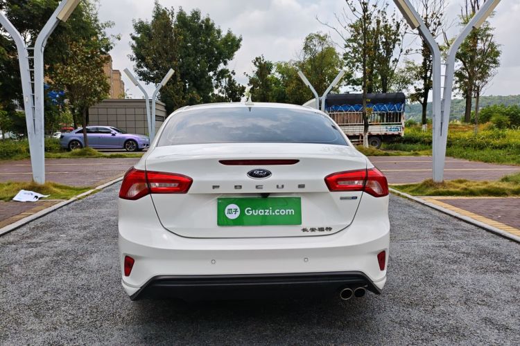 福特 福克斯 2020款 三厢 EcoBoost 180 自动锋潮型车身外观6004