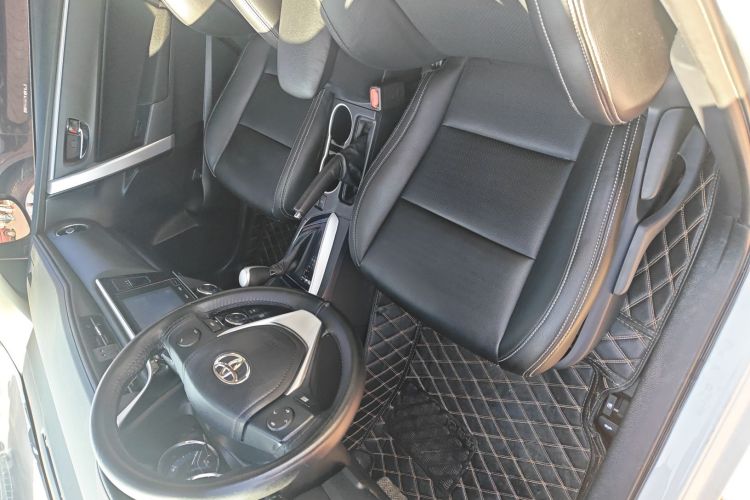 丰田 雷凌 2017款 改款 185T CVT精英版 国VI中控内饰7001