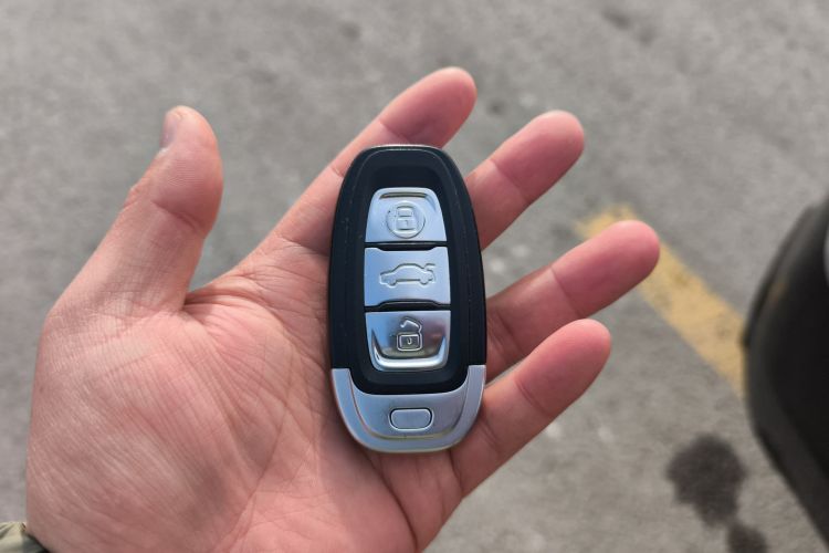 红旗H7 2021款 1.8T 公务版中控内饰7008