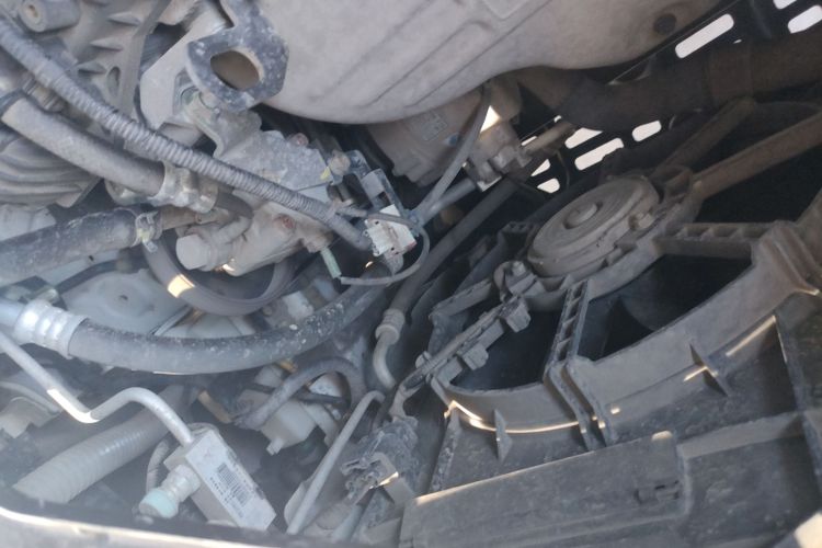 比亚迪S6 2014款 2.0L 手动豪华型 5座局部细节9010