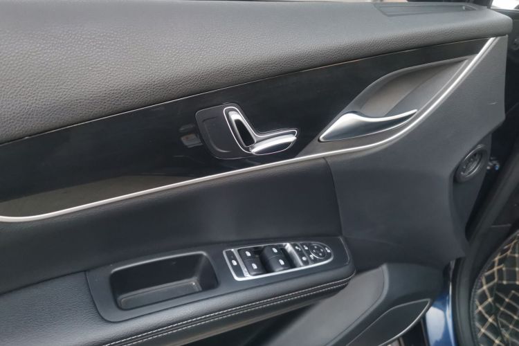 比亚迪 宋MAX 2017款 1.5T 自动智联尊贵型 7座局部细节9001